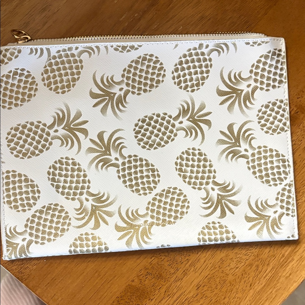 Ny and company wristlet